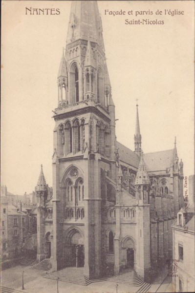 Nantes, Facade et parvis de l`eglise Saint- Nicolas